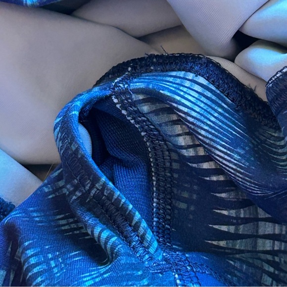 Lululemon Invigorate High Rise Flux Blue Multi Leggings Key Pocket Size 10 - Picture 9 of 10